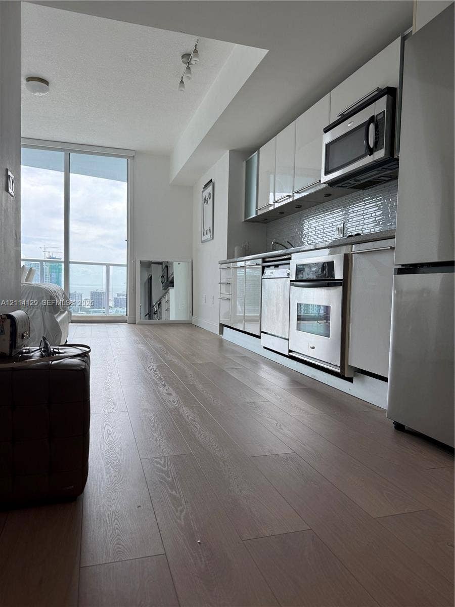 Property photo for 185 SW 7th Street, #3406, Miami, FL
