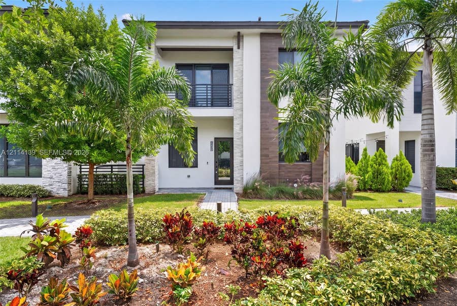Property photo for 4438 NW 81st Avenue, Doral, FL