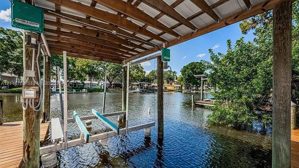 Boathouse/Lift