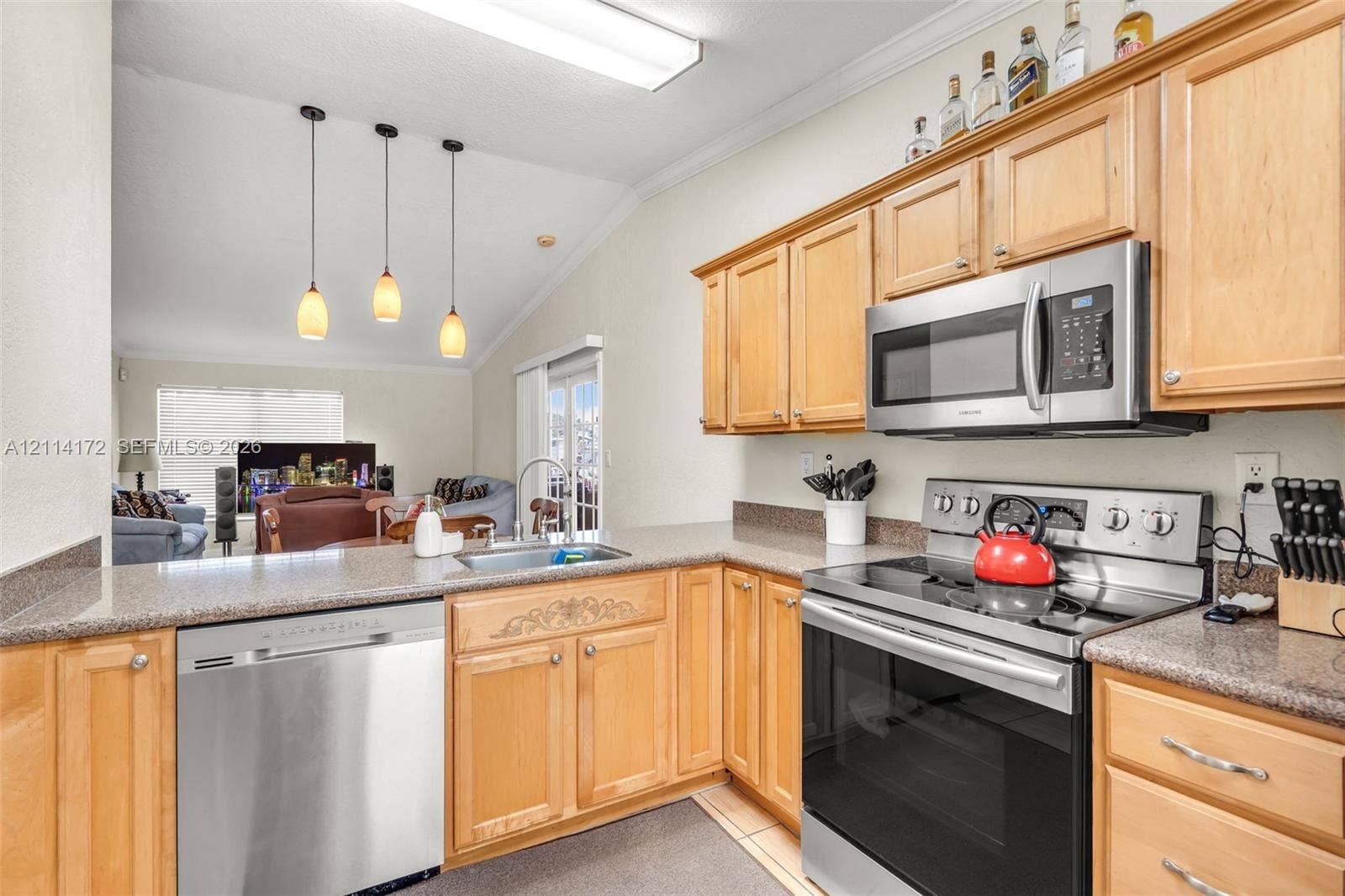 9421 S Meadows Circle, Miramar, FL 33025 Photo 11