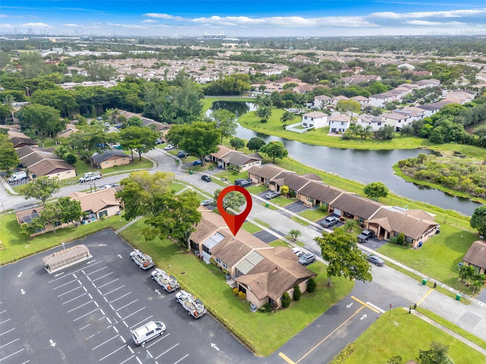 9421 S Meadows Circle, Miramar, FL 33025 Photo 5