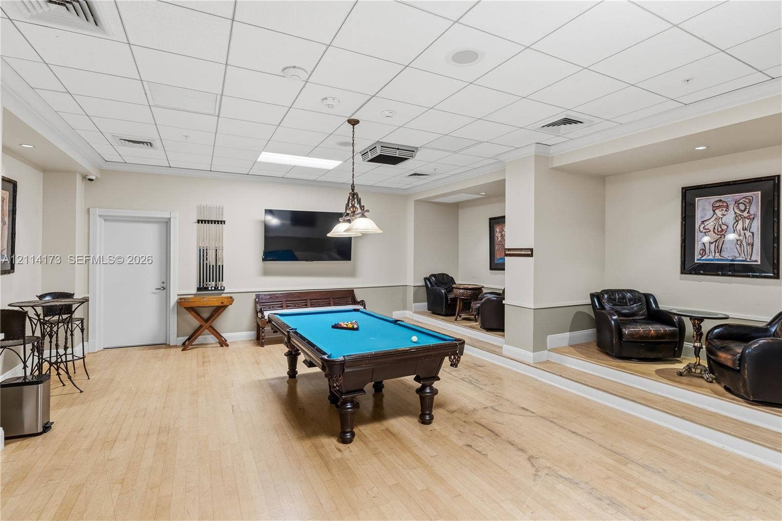 701 Brickell Key Boulevard, #1012, Miami, FL 33131 Multi-purpose space featuring wood-finish flooring, a raised platform seating area, a suspended multi-light fixture, and recessed lighting