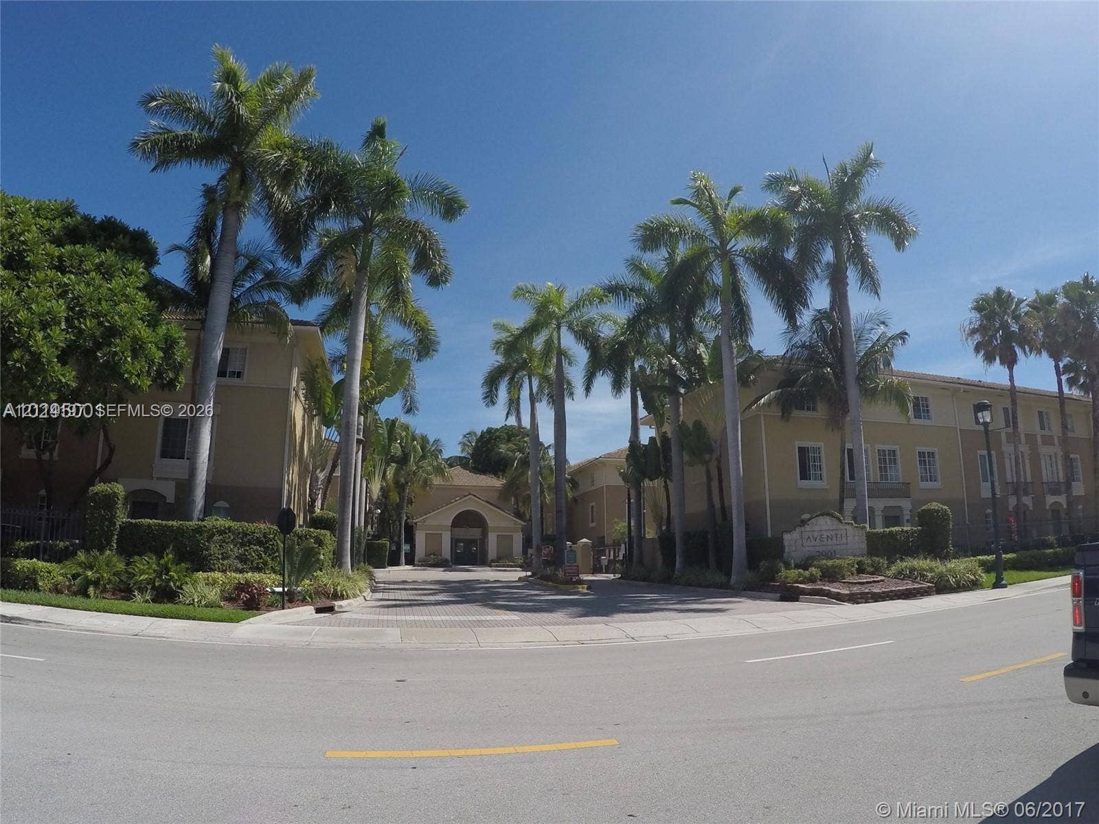 2821 NE 185th Street, #401, Aventura, FL 33180 Photo 1