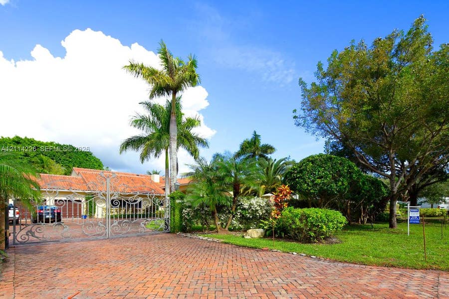 Property photo for 6075 SW 106th Street, Pinecrest, FL