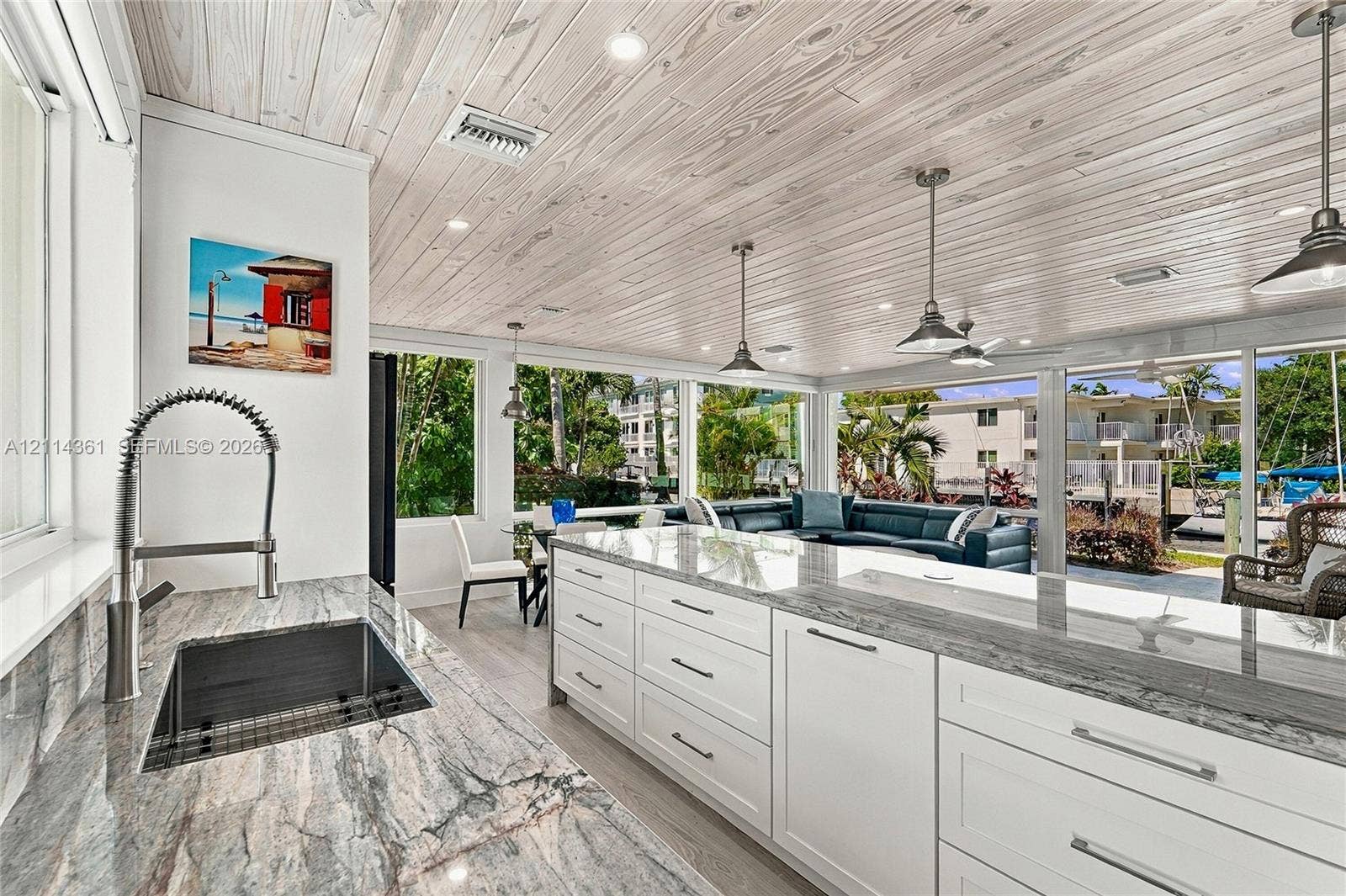 3211 SE 11th Street, #3E, Pompano Beach, FL 33062 Beautiful ceiling