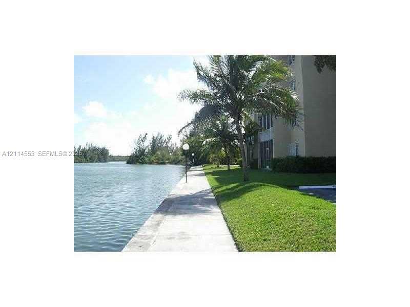 21121 SW 85 Avenue, #317, Miami, Miami, FL 33189 Yard/Garden