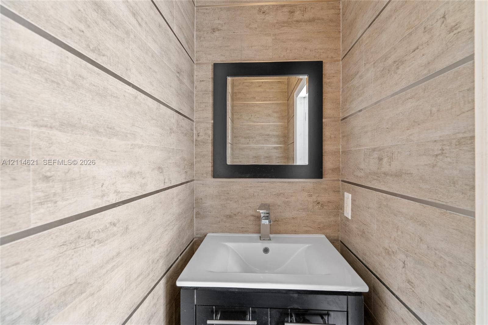 8978 NW 152nd Lane, #8978, Miami Lakes, Miami Lakes, FL 33018 Outdoor pool bathroom