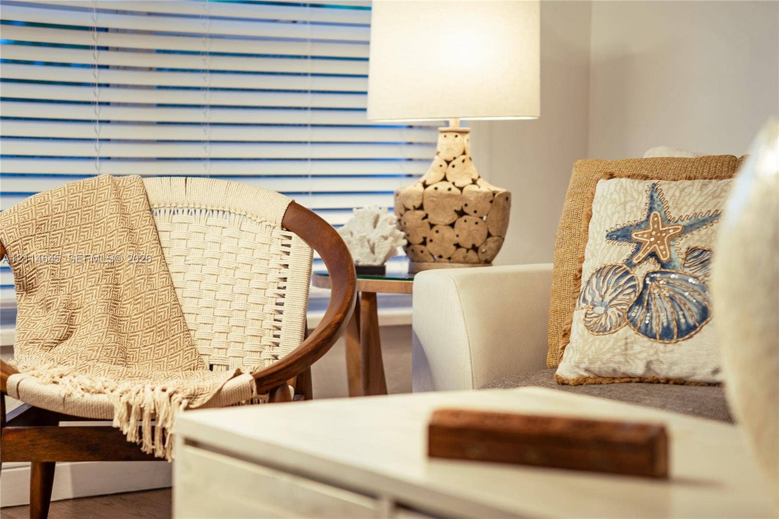 Horizontal slatted window blinds