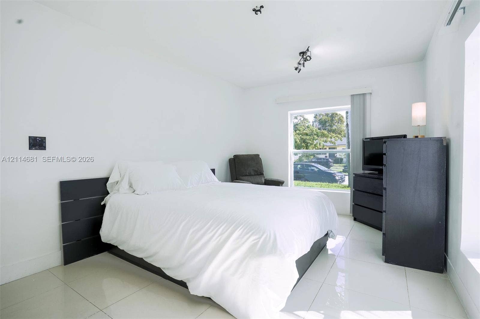 6700 NW 5th Avenue, Miami, FL 33150 Bright, neutral room featuring large-format polished tile flooring and a multi-pane window with natural light exposure