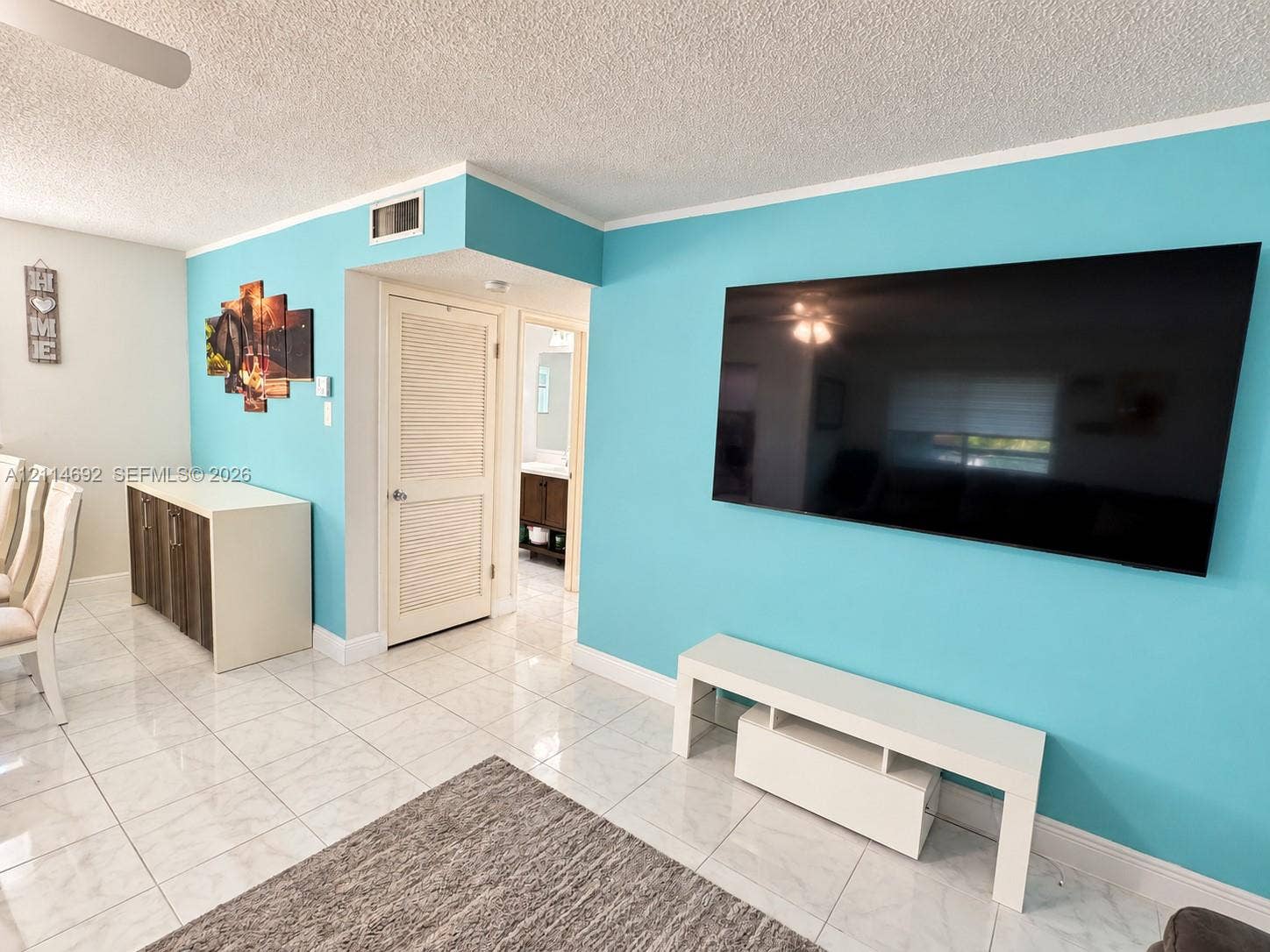 5300 Washington Street, #V407, Hollywood, FL 33021 Living Room