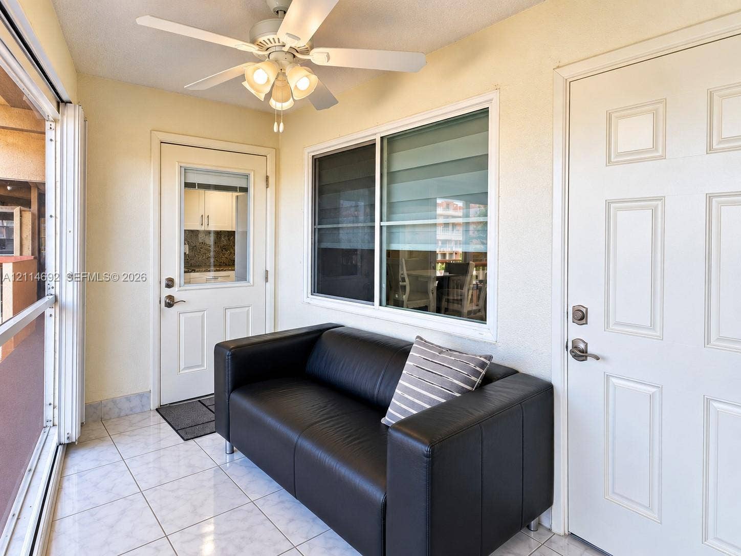 5300 Washington Street, #V407, Hollywood, FL 33021 Enclosed porch