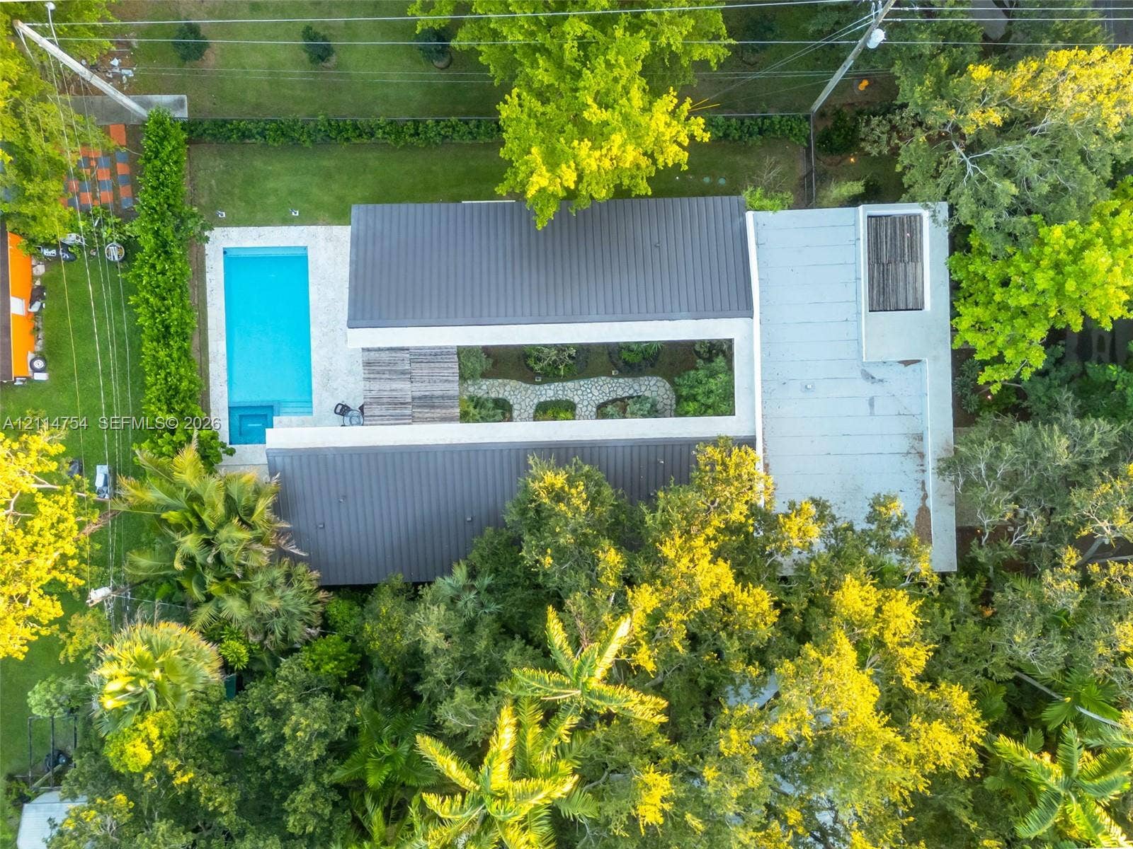 6731 SW 64th Avenue, South Miami, FL 33143 Aerial perspective of a tree-lined residential area featuring dense canopy cover, established vegetation, and proximity to urban infrastructure