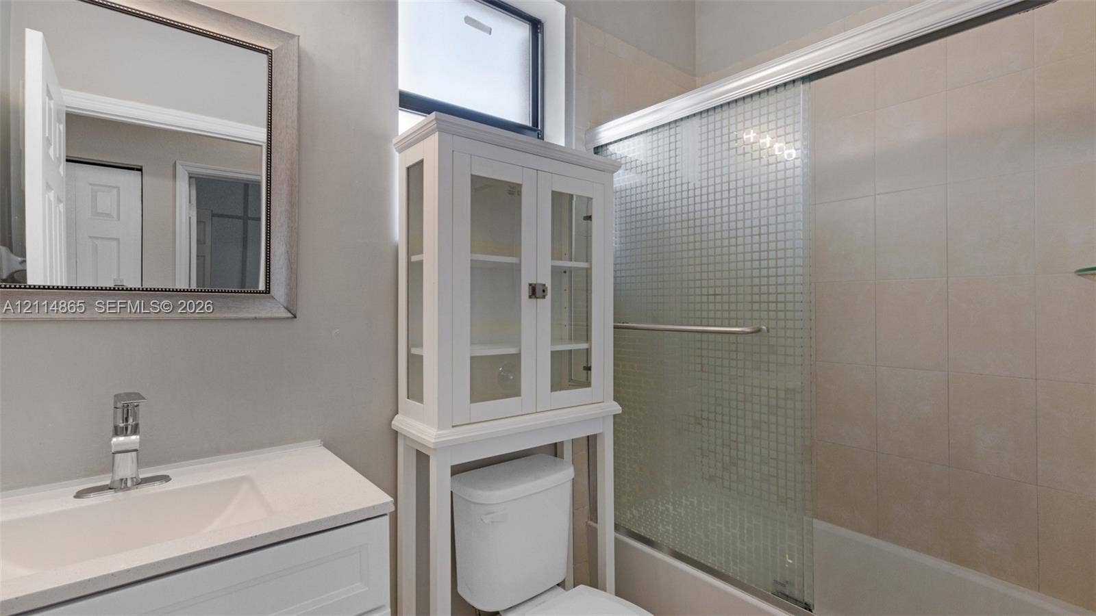 3754 NE 2nd Street, Homestead, FL 33033 2nd floor full bathroom