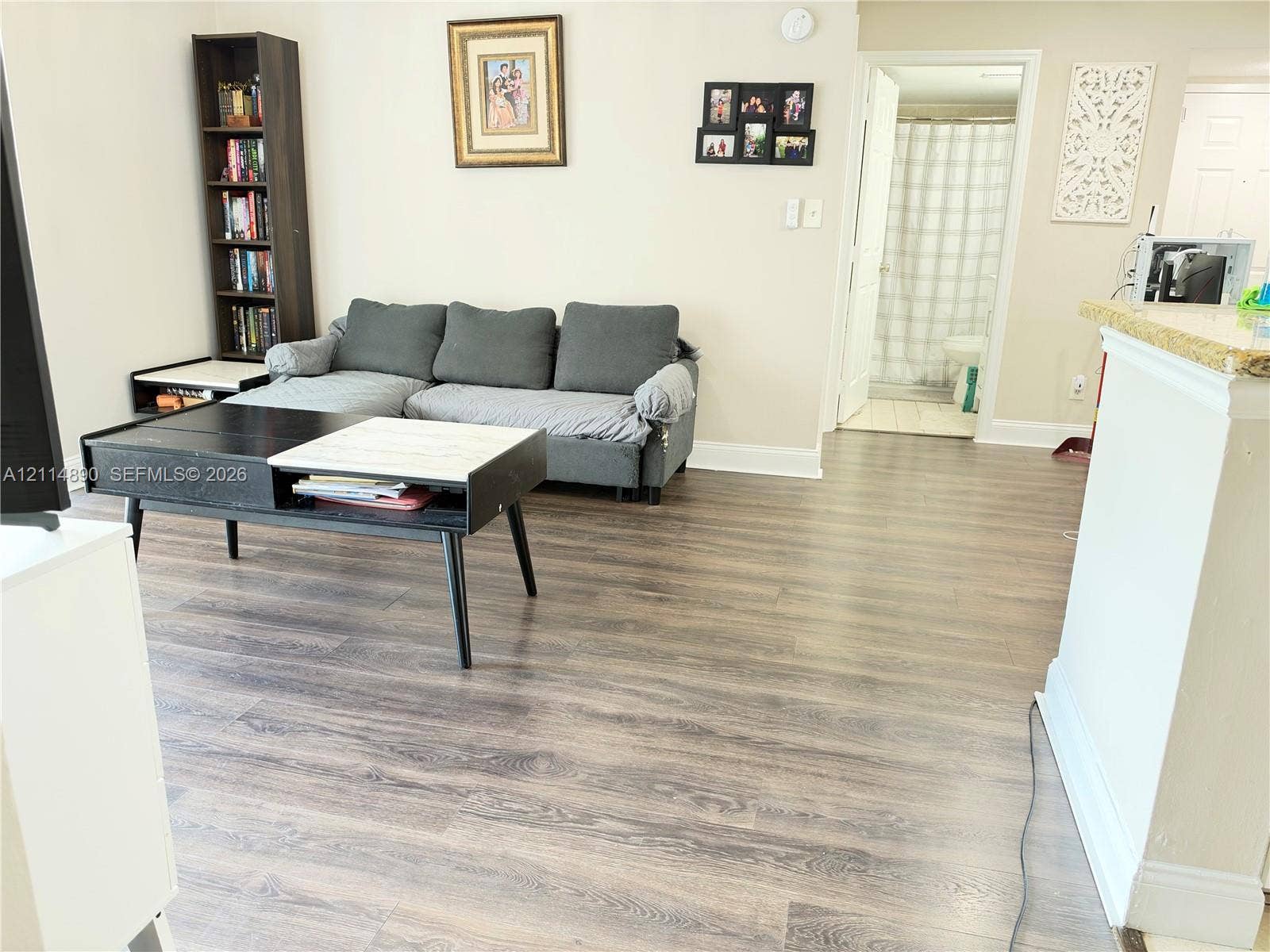 610 S Park Road, #28-1, Hollywood, FL 33021 Wood-finish flooring throughout, neutral wall palette, and a kitchen peninsula with stone-finish countertop