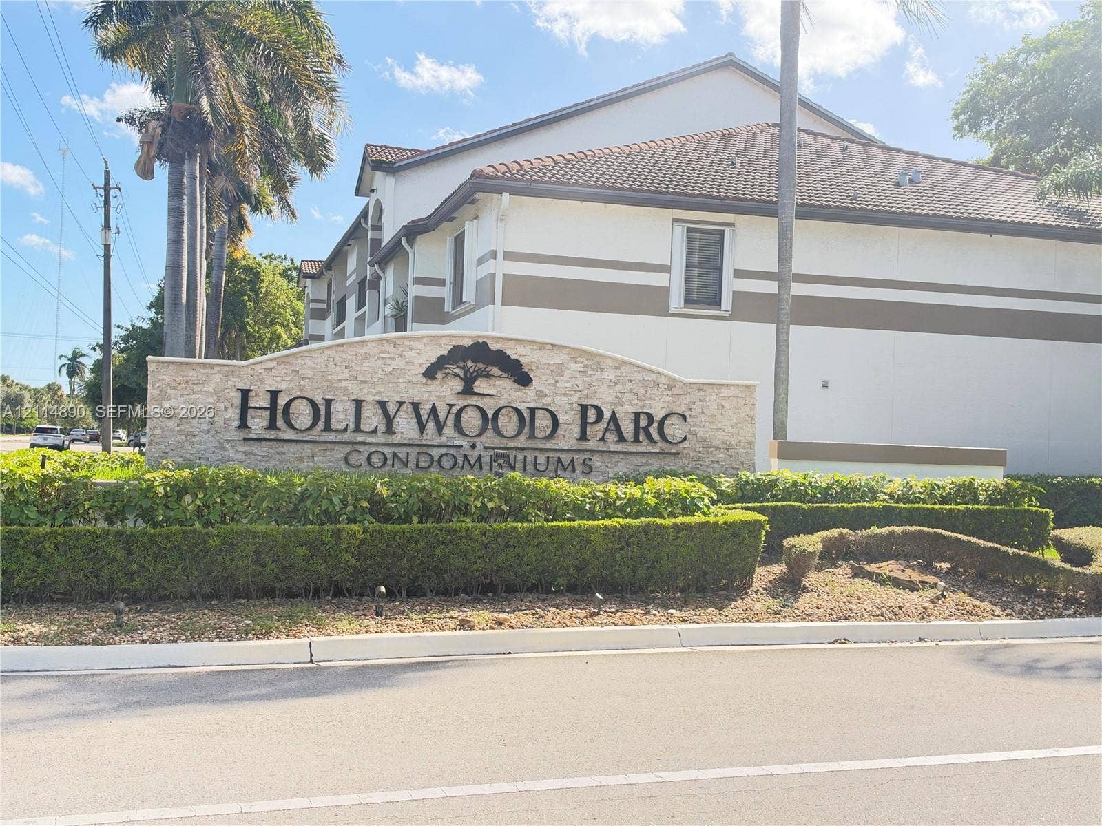 610 S Park Road, #28-1, Hollywood, FL 33021 Stone-veneer community monument sign featuring manicured landscaping and mature palm trees