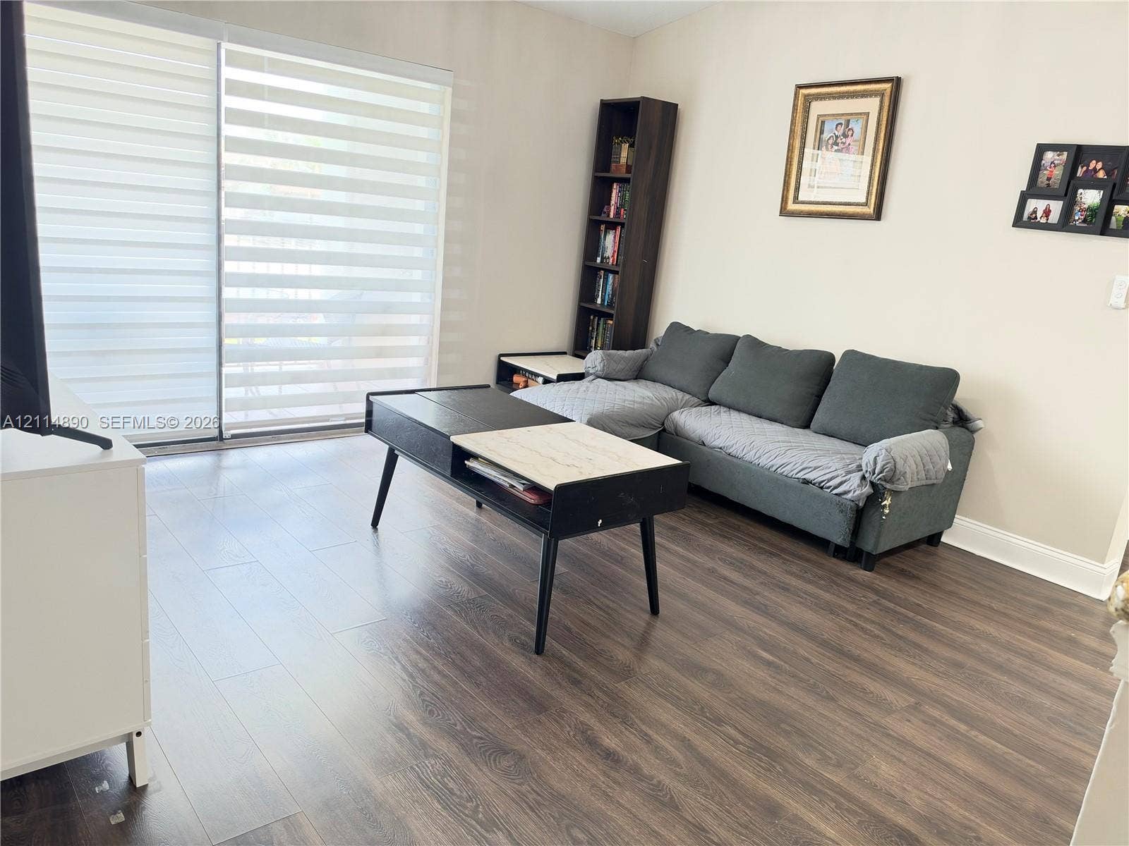 610 S Park Road, #28-1, Hollywood, FL 33021 Wood-finish flooring and sliding glass door with integrated horizontal blinds