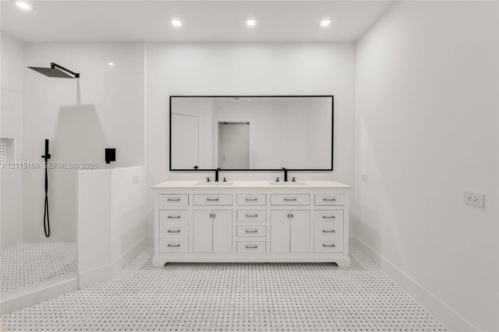 848 Brickell Key Drive, #204, Miami, FL 33131 Photo 31