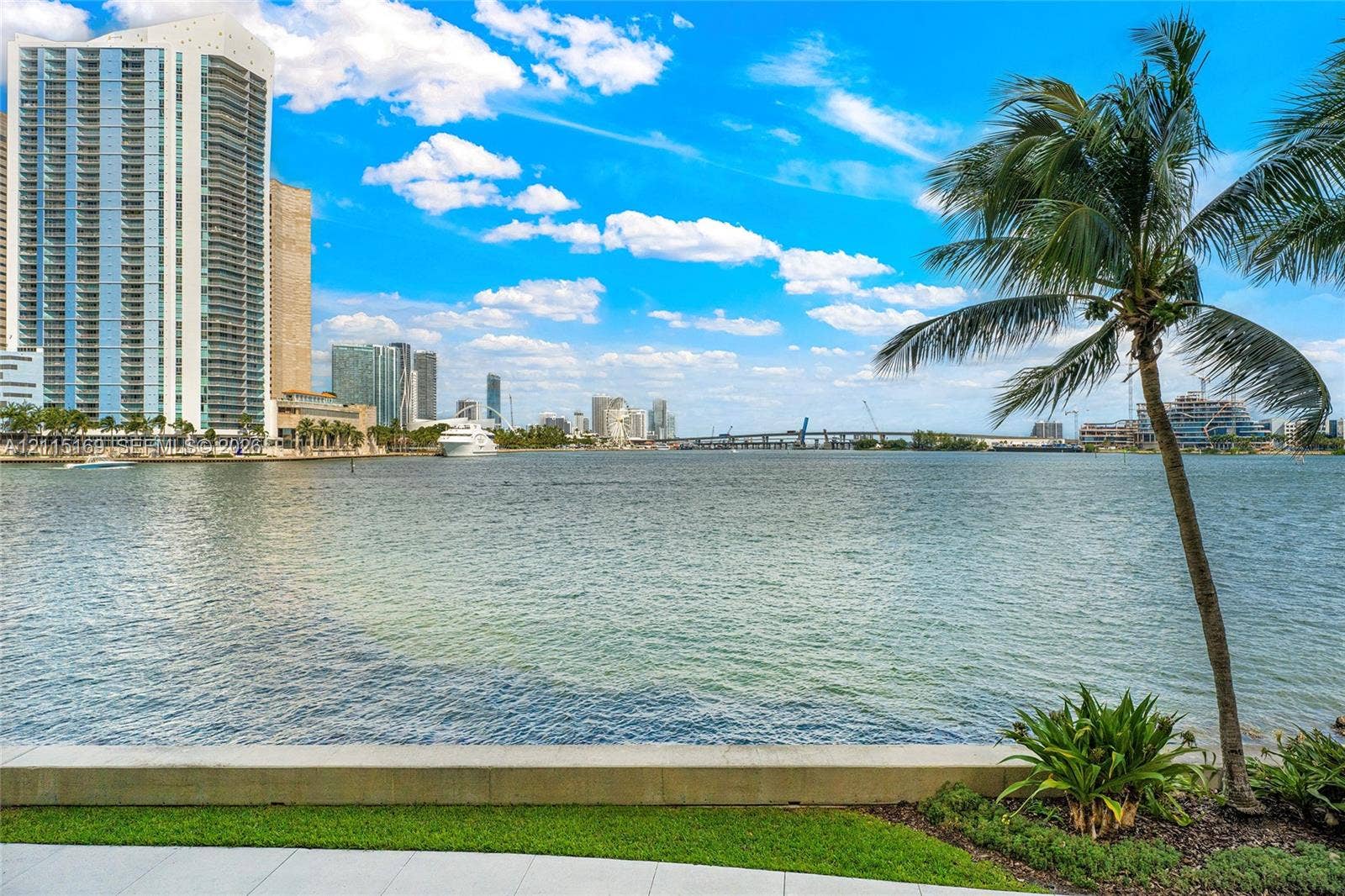 848 Brickell Key Drive, #204, Miami, FL 33131 Photo 30