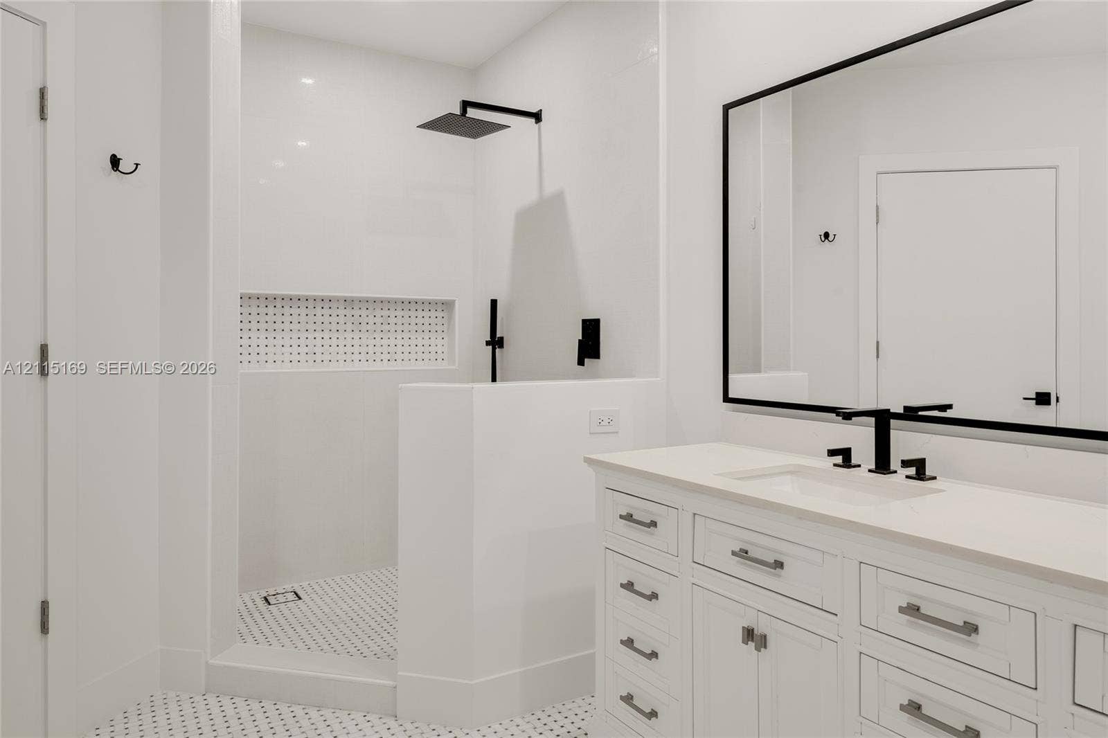 848 Brickell Key Drive, #204, Miami, FL 33131 Photo 32