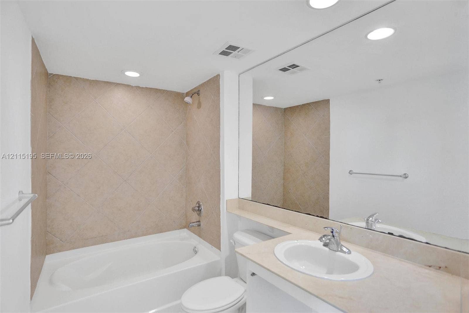 335 S Biscayne Boulevard, #2501, Miami, Miami, FL 33131 Photo 19