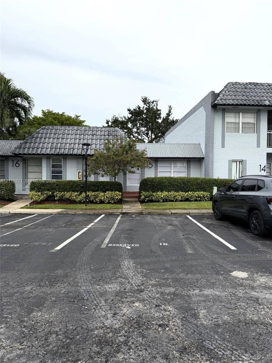 301 Bonaventure Boulevard, #15, Weston, FL 33326 Photo 2