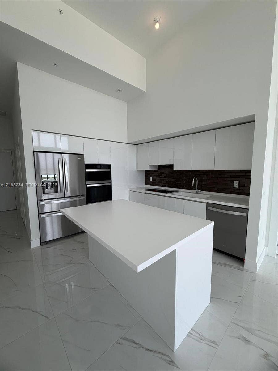 1170 E Hallandale Beach Boulevard, #607, Hallandale Beach, Hallandale Beach, FL 33009 Photo 2