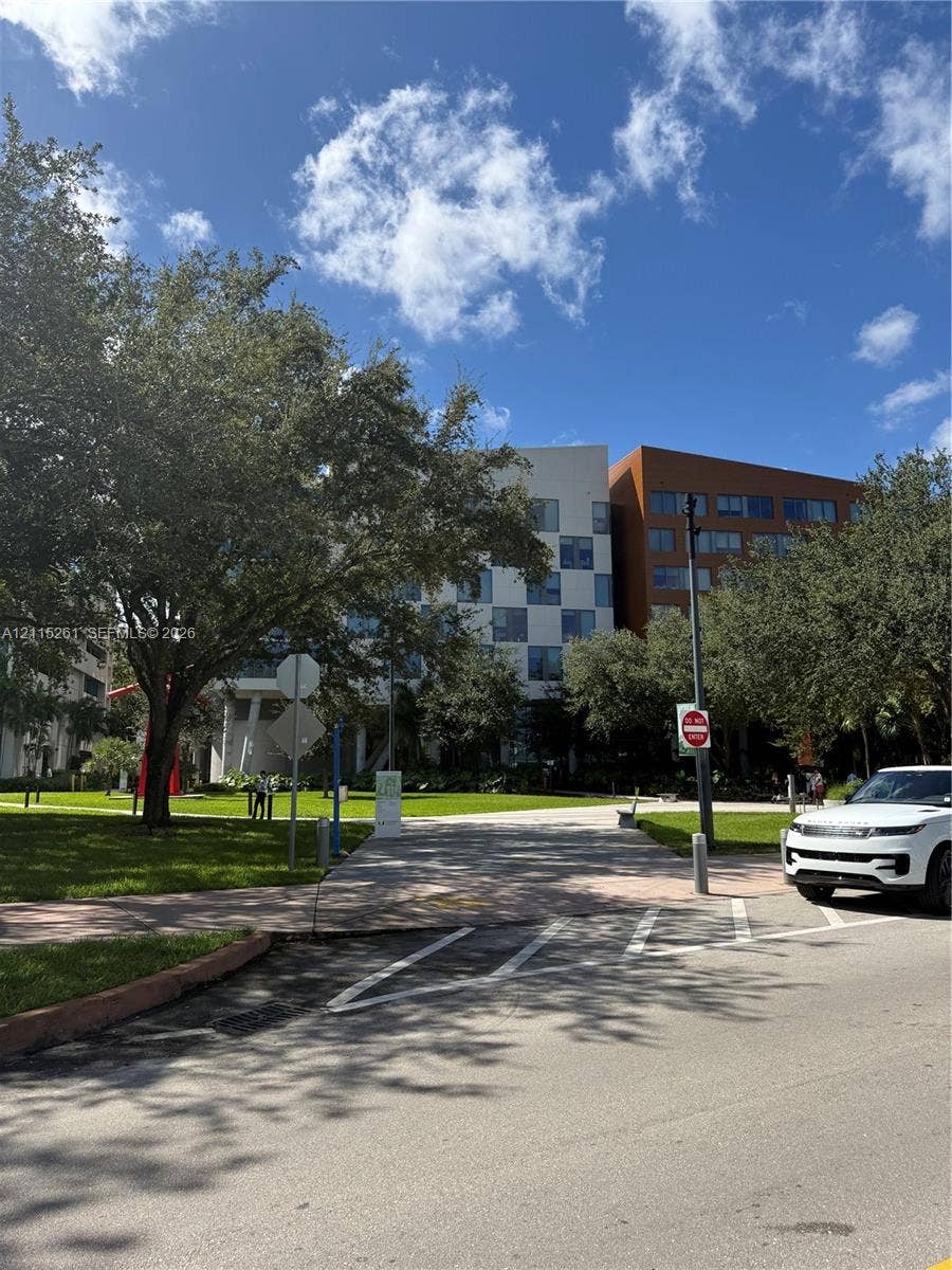 1205 Mariposa Avenue, #302, Coral Gables, Coral Gables, FL 33146 University Of Miami (two blocks away)