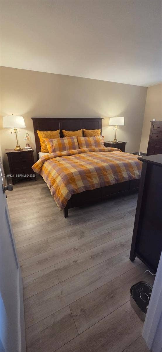 115 Lake Emerald Drive, #408, Oakland Park, FL 33309 Neutral wall finishes and wide-plank wood-finish flooring