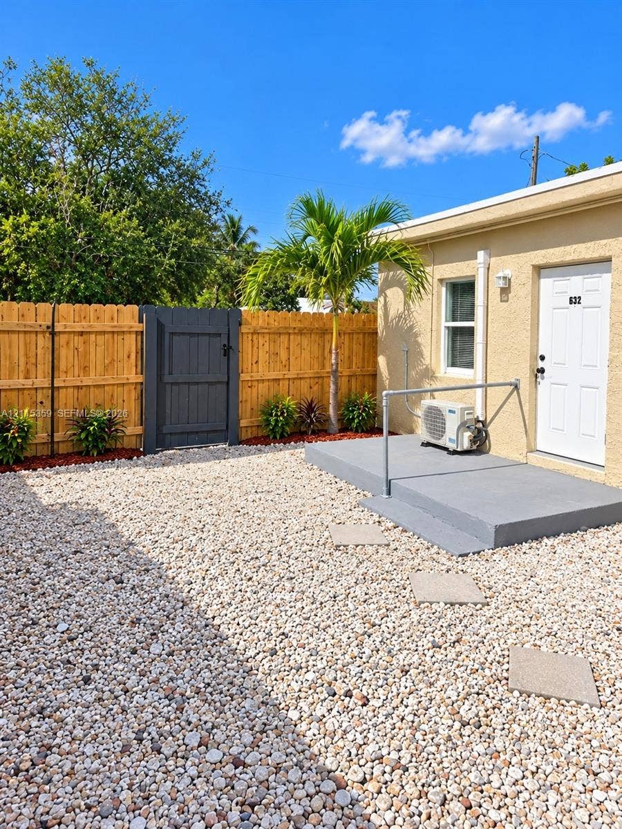 632 NW 14th Terrace, #1, Fort Lauderdale, Fort Lauderdale, FL 33311 Photo 2