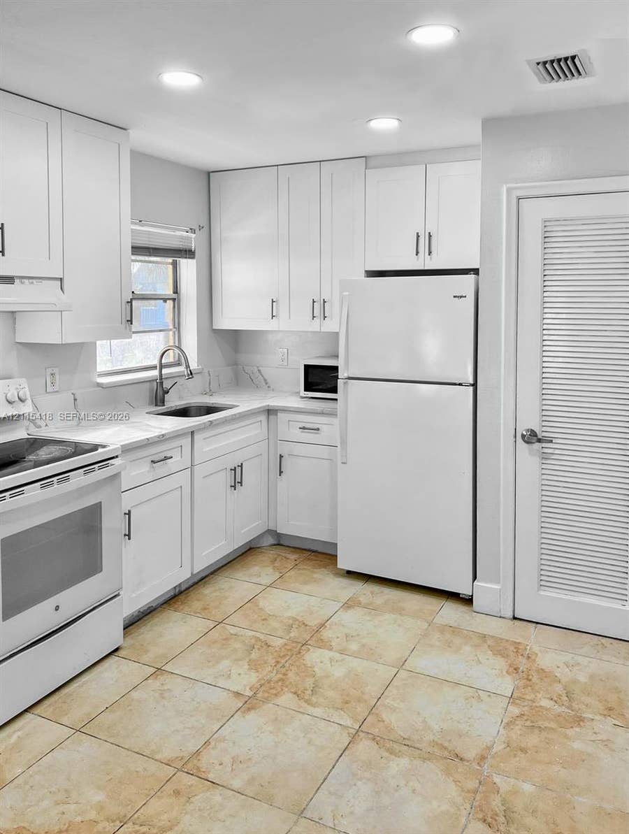 Property photo for 5174 NE 6th Avenue, #522, Oakland Park, FL
