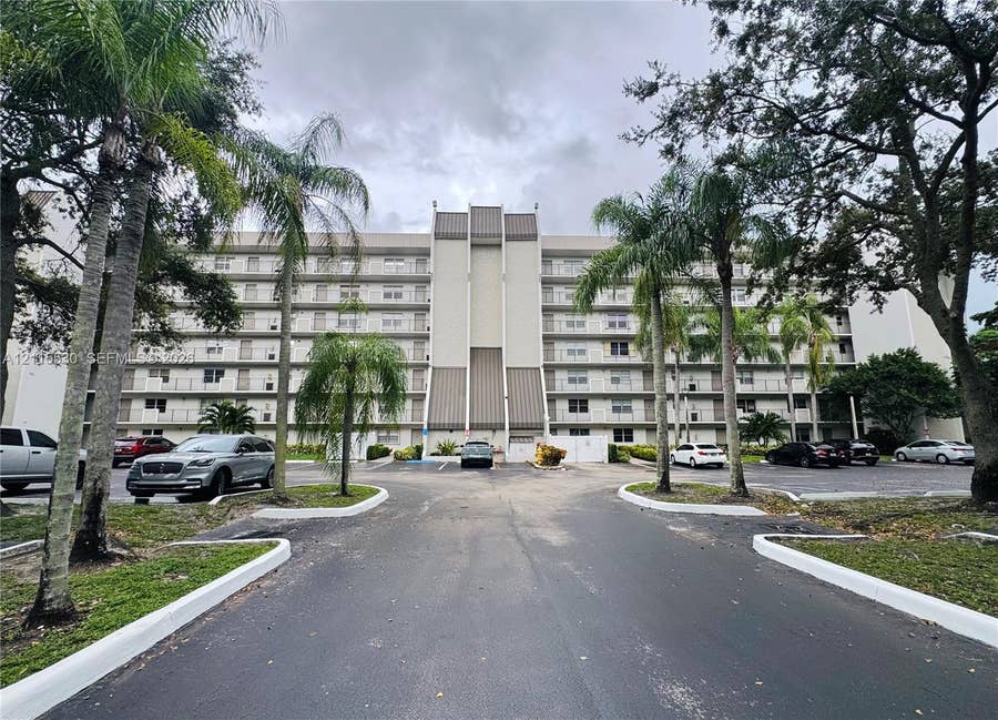Property photo for 3100 W Rolling Hills Circle, #603, Davie, FL