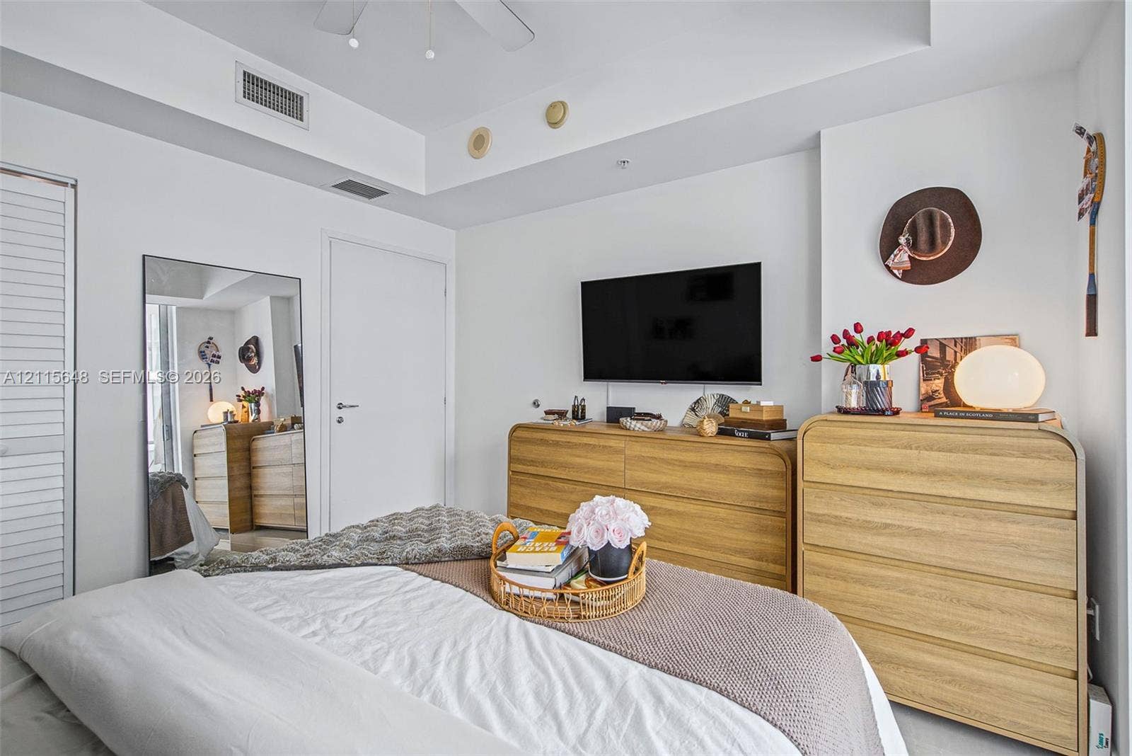 300 S Biscayne Boulevard, #T-3604, Miami, FL 33131 Tray ceiling, recessed ceiling lighting, and louvered closet doors