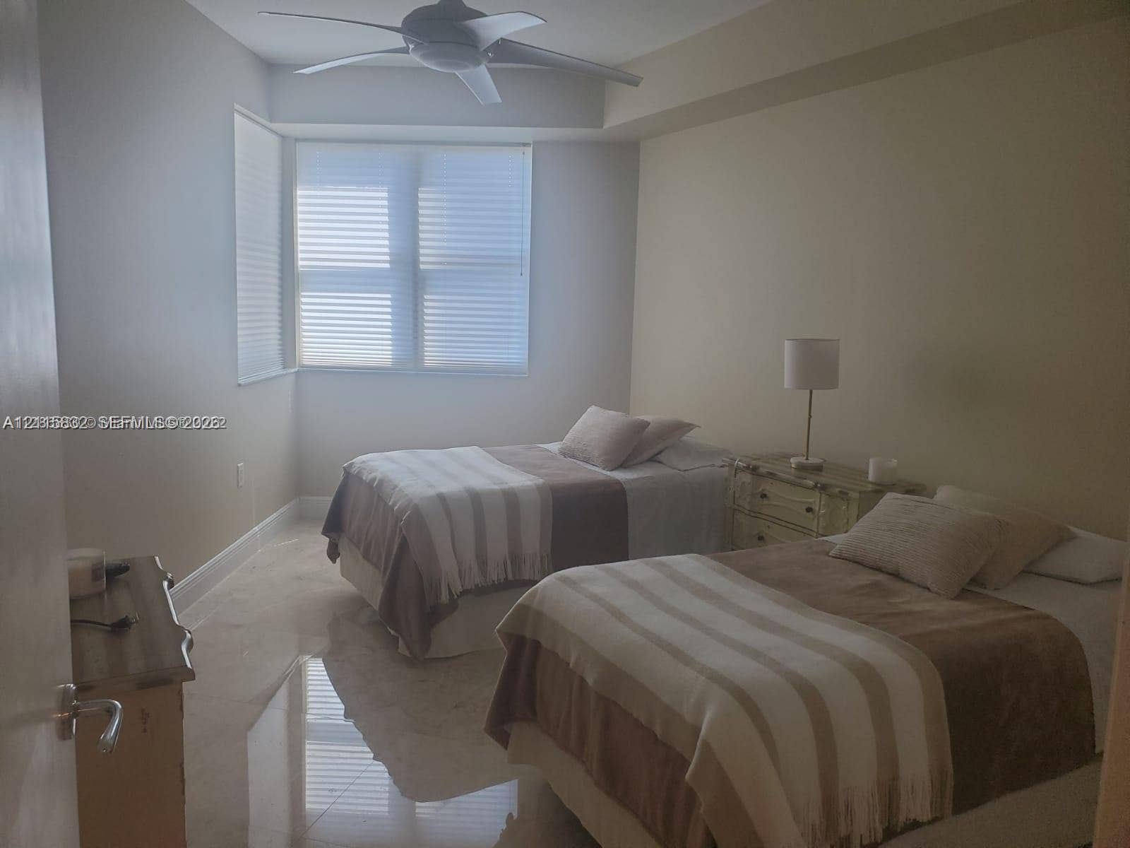 19900 E Country Club Drive, #607, Aventura, Aventura, FL 33180 Room featuring polished neutral-toned tile flooring, recessed window bay, and ceiling-mounted fan with integrated lighting