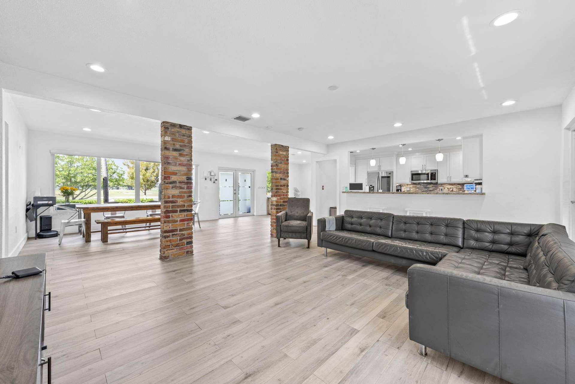 409 N 14th Avenue, Hollywood, FL 33020 409 N 14th Avenue, Hollywood, FL 33020