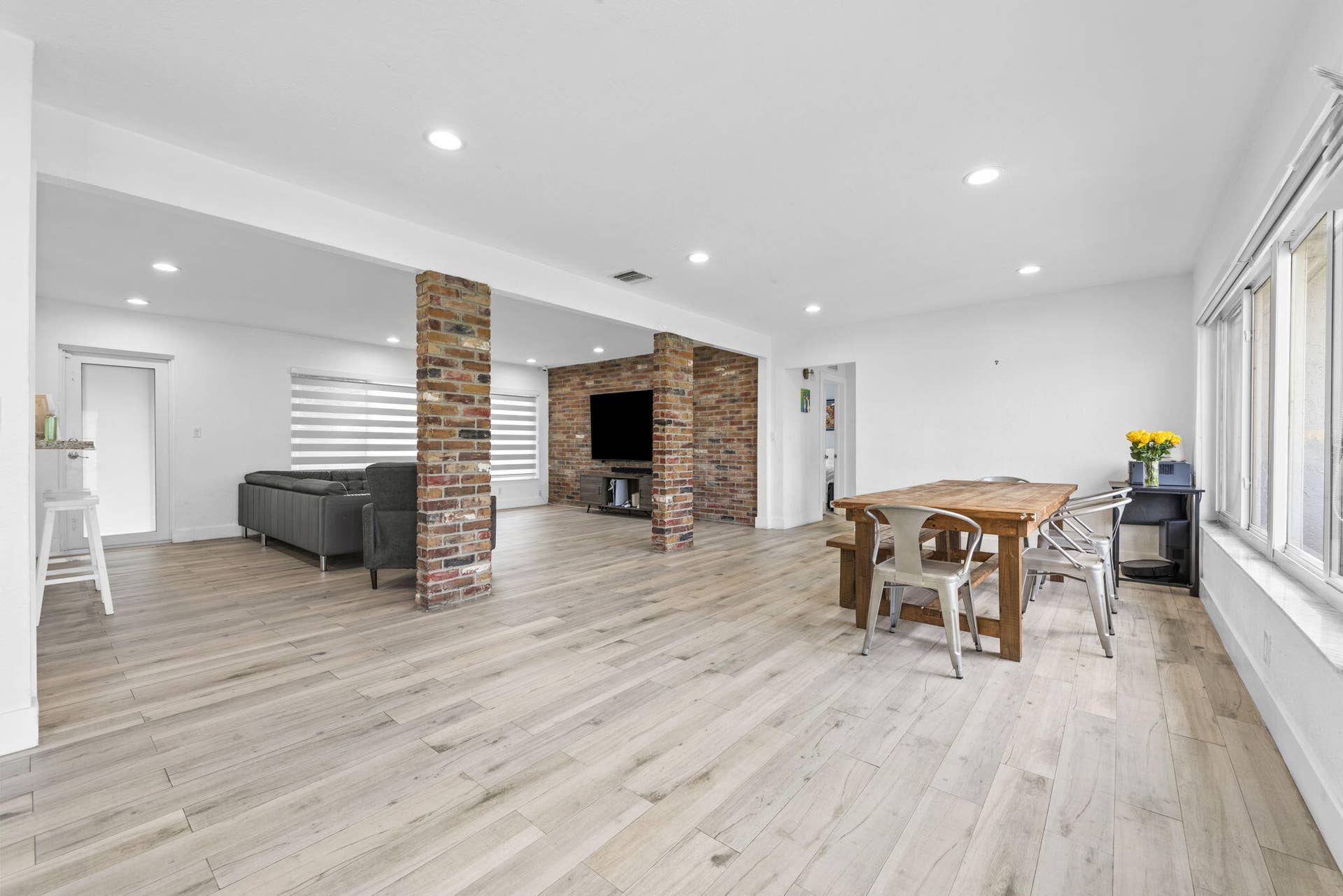 409 N 14th Avenue, Hollywood, FL 33020 409 N 14th Avenue, Hollywood, FL 33020