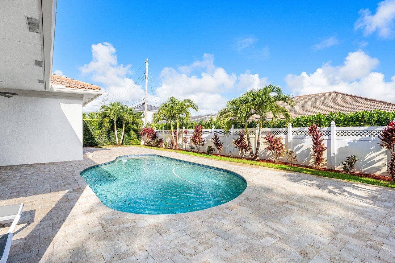 899 S Granada Drive, Boca Raton, FL 33432 899 S Granada Drive, Boca Raton, FL 33432
