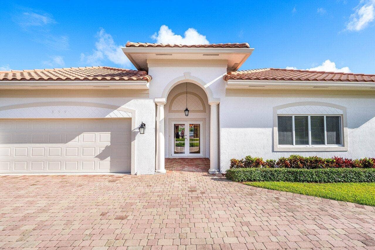 899 S Granada Drive, Boca Raton, FL 33432 899 S Granada Drive, Boca Raton, FL 33432