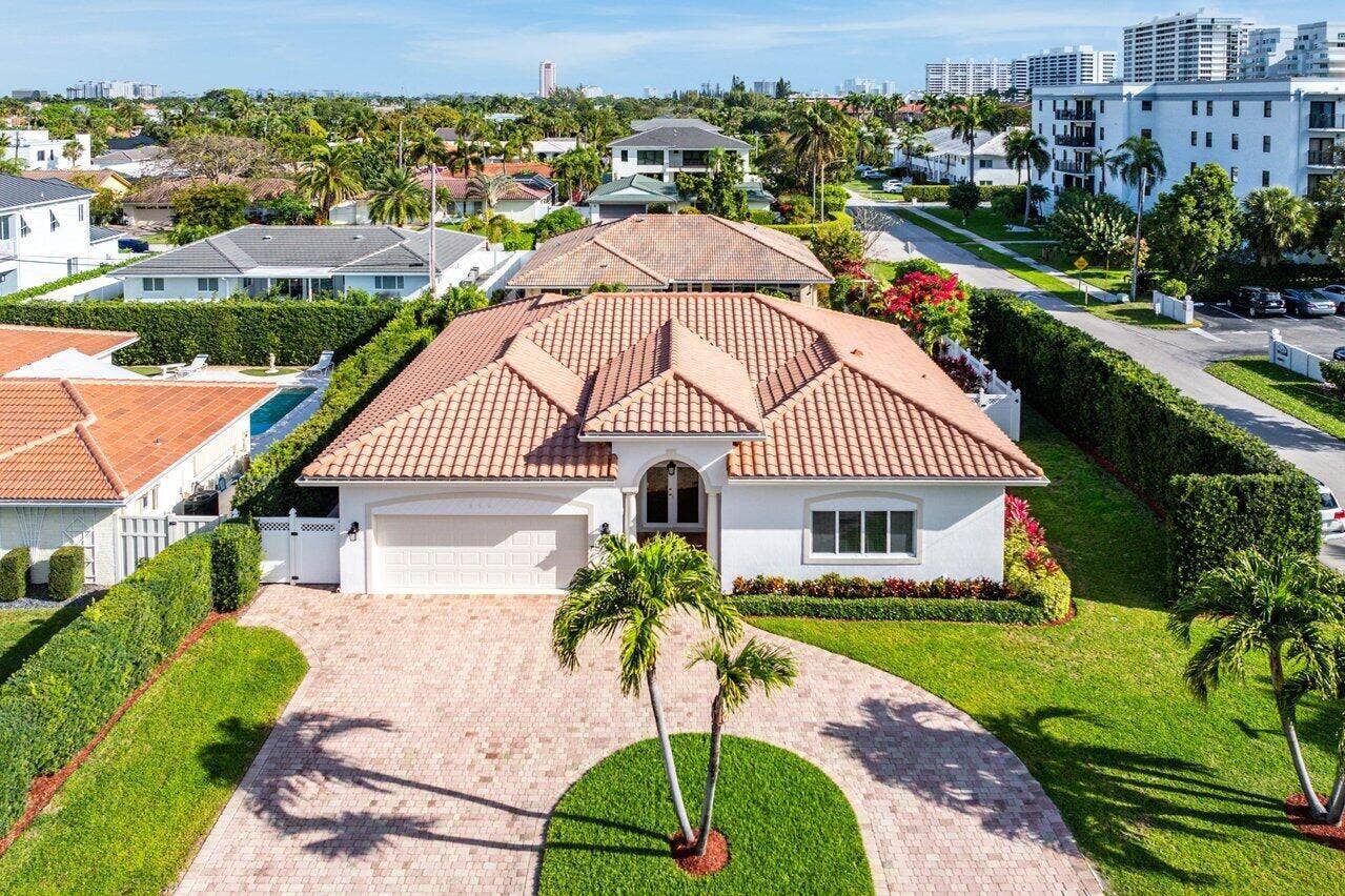 899 S Granada Drive, Boca Raton, FL 33432 899 S Granada Drive, Boca Raton, FL 33432