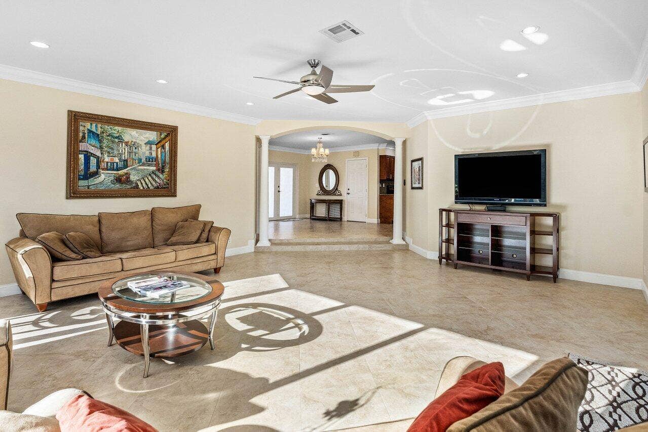 899 S Granada Drive, Boca Raton, FL 33432 899 S Granada Drive, Boca Raton, FL 33432