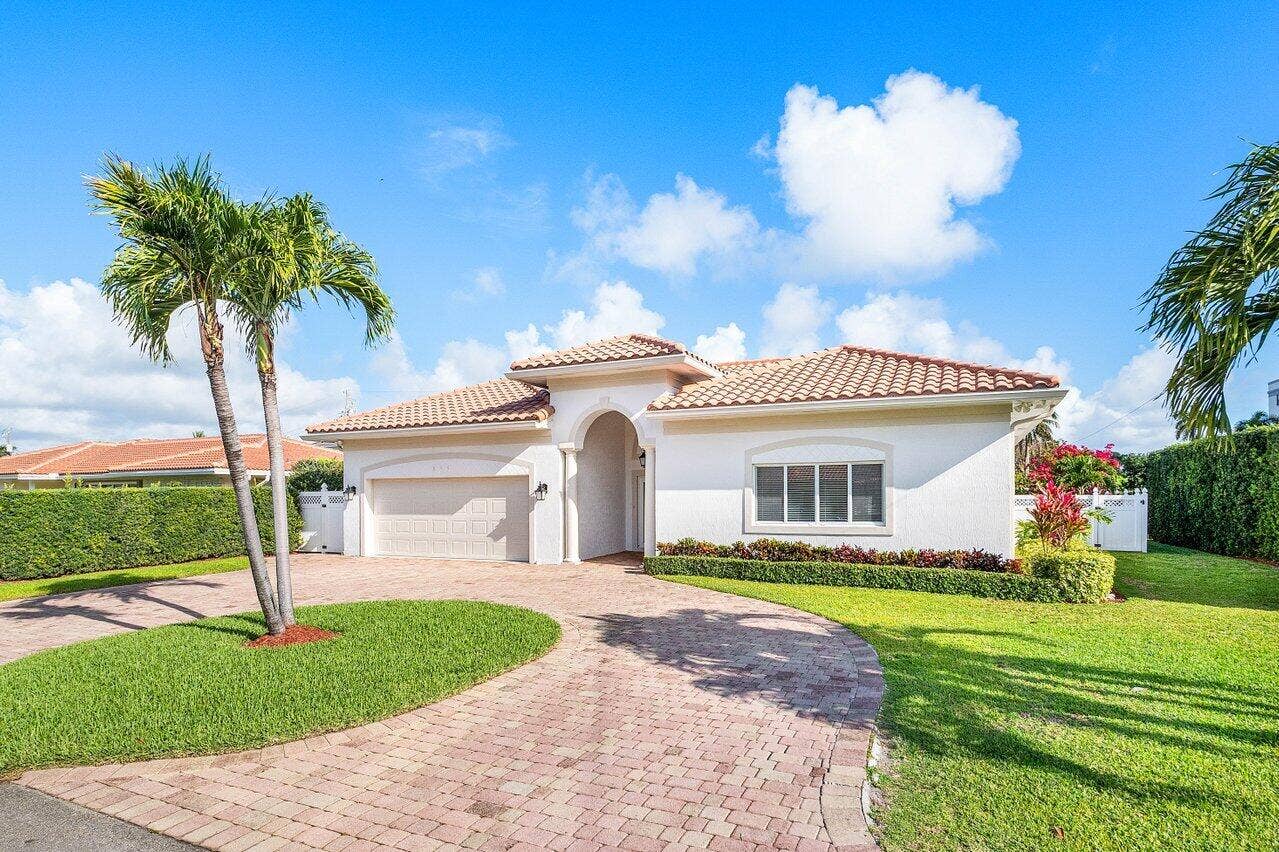 899 S Granada Drive, Boca Raton, FL 33432 899 S Granada Drive, Boca Raton, FL 33432