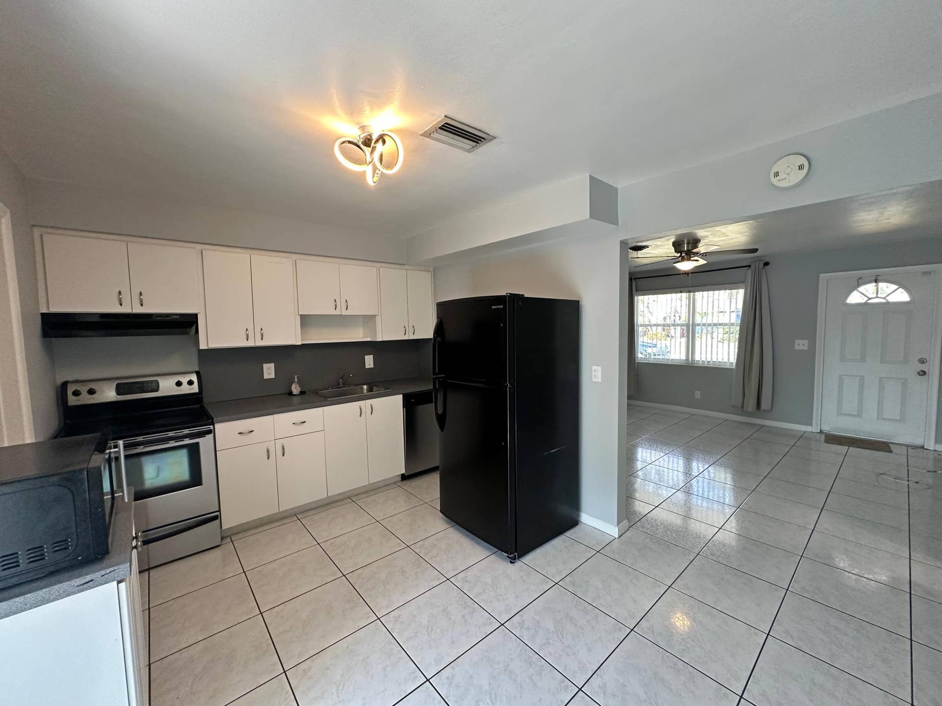 5227 SW 94th Avenue, Cooper City, FL 33328 eat in kitchen