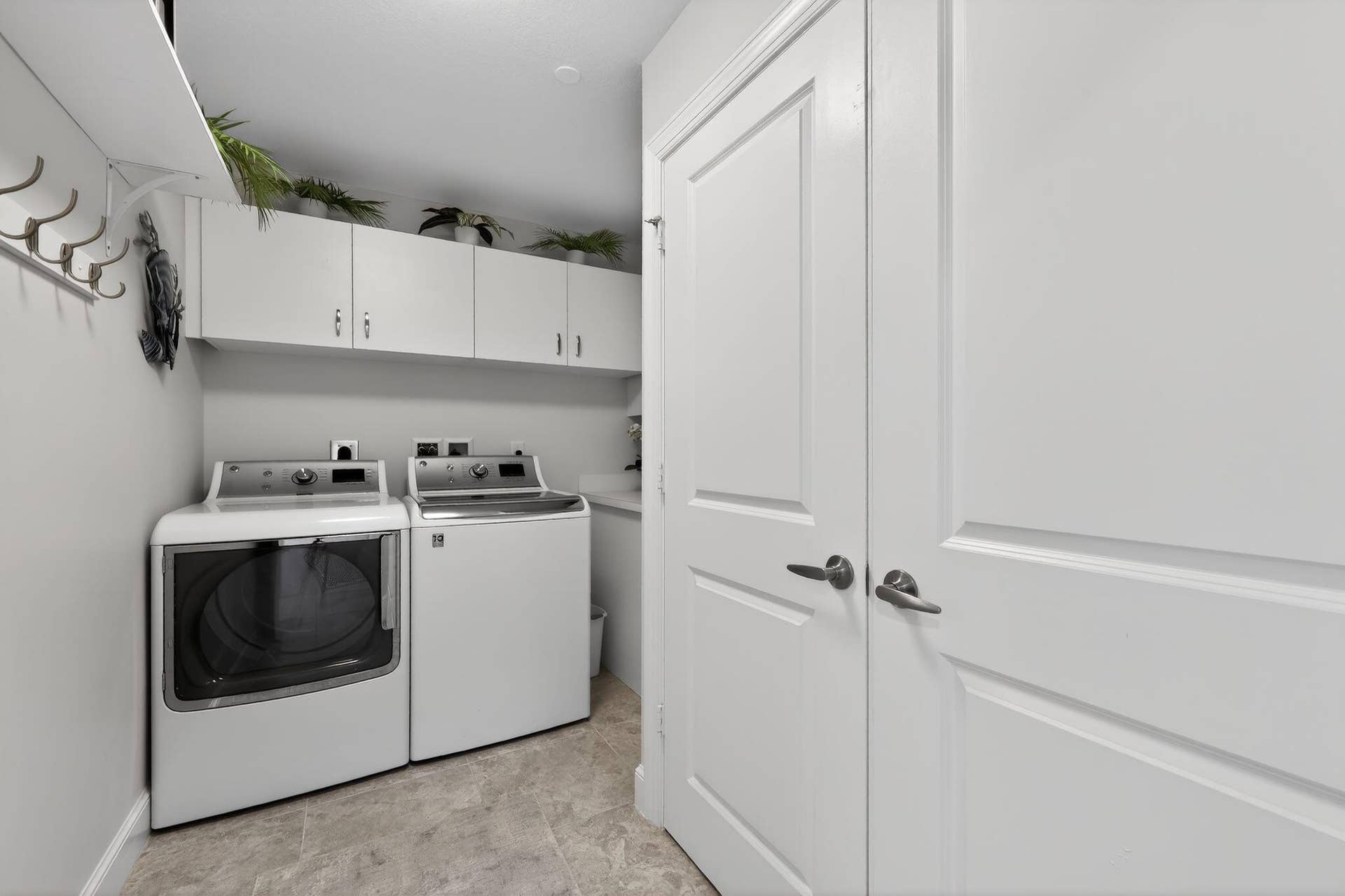 915 Bay Colony Drive S, Juno Beach, FL 33408 Washer/Dryer