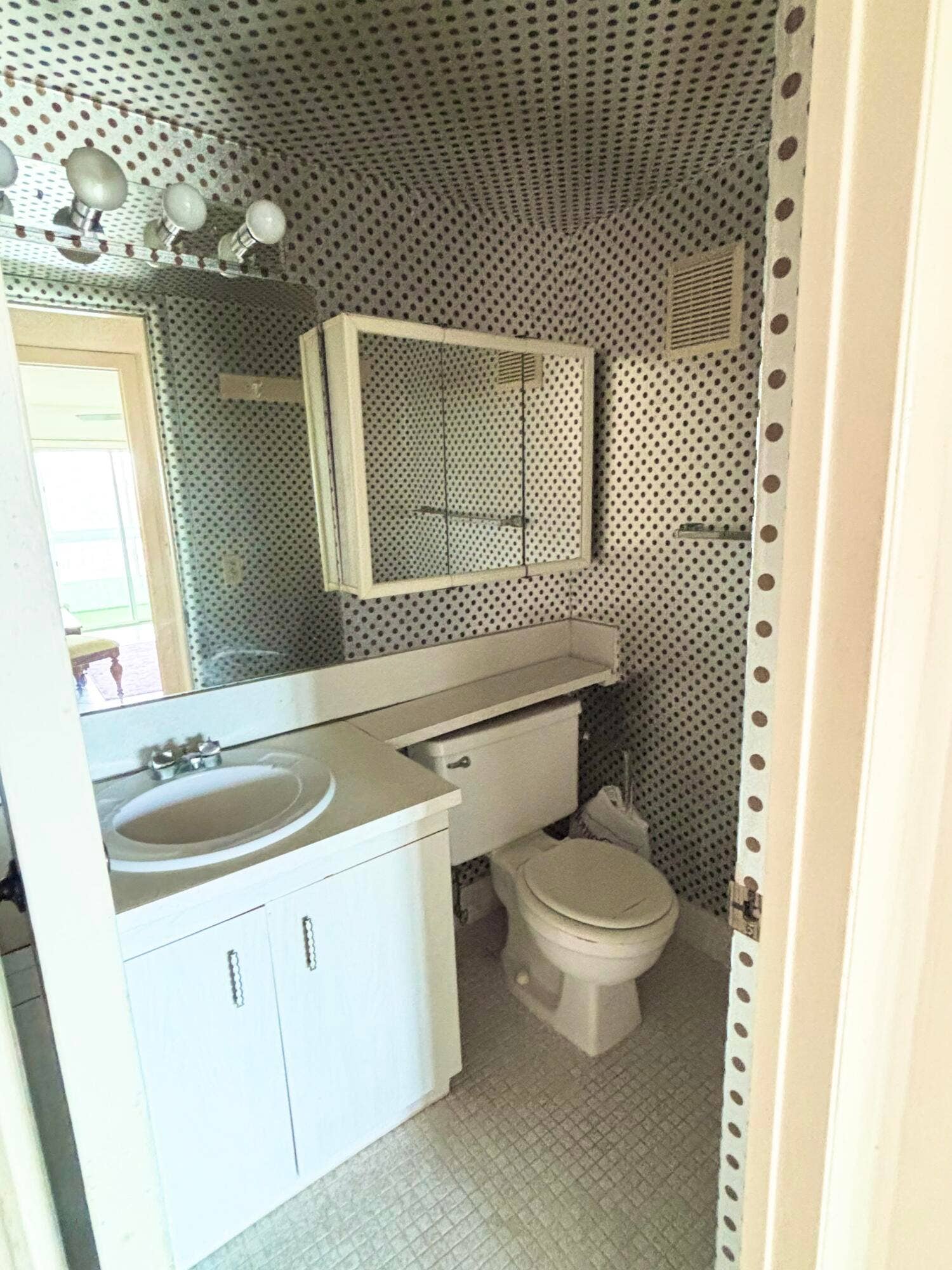 4015 Oakridge A, #4015, Deerfield Beach, FL 33442 Guest Bathroom