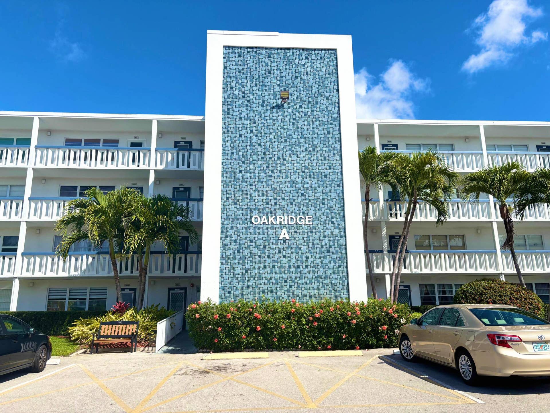 4015 Oakridge A, #4015, Deerfield Beach, FL 33442 Front of Building