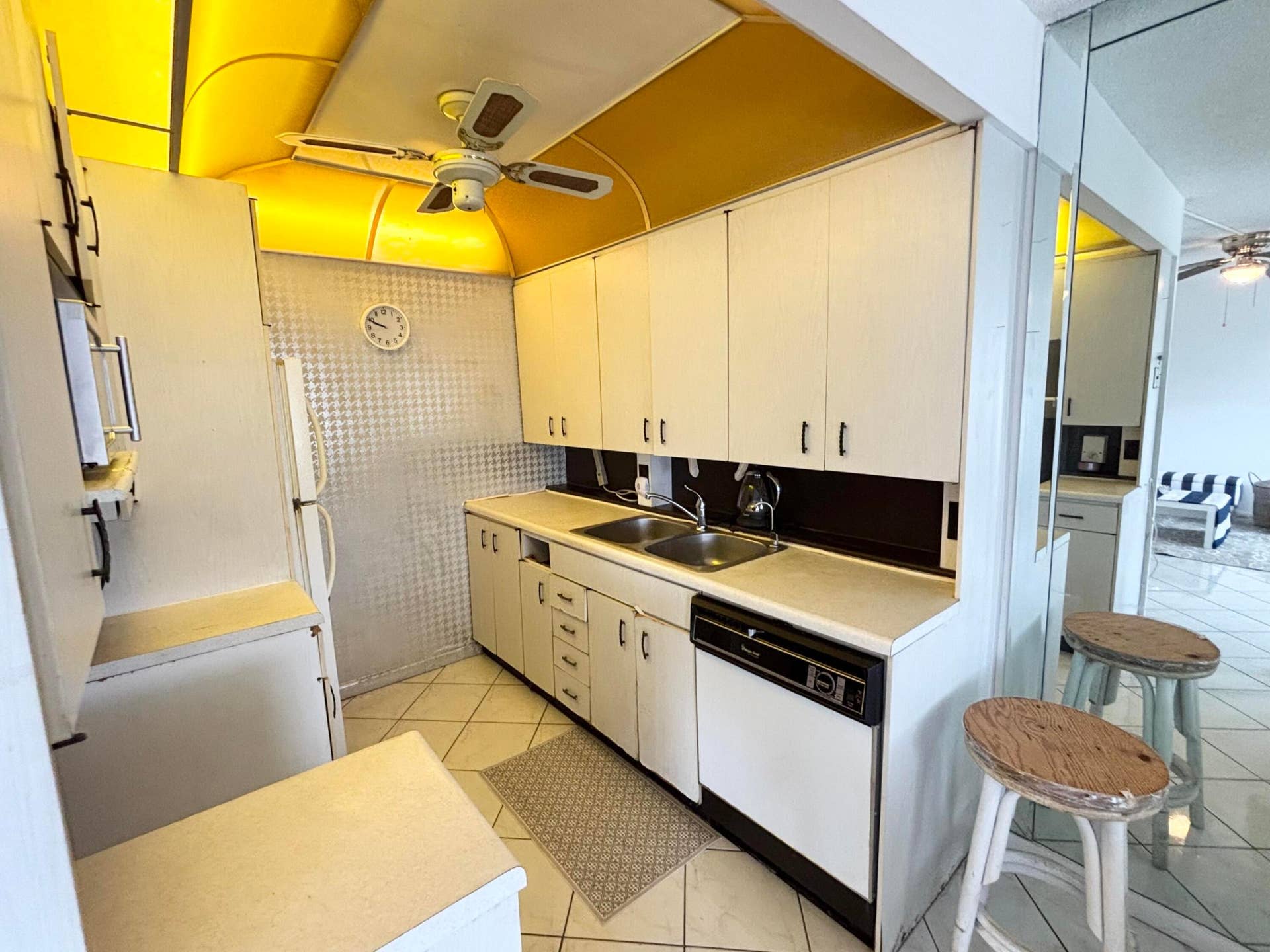 4015 Oakridge A, #4015, Deerfield Beach, FL 33442 Kitchen