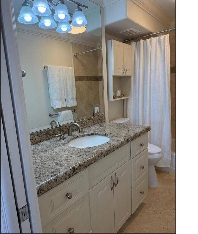 2000 S Ocean Drive, #804, Fort Lauderdale, FL 33316 Master bathroom