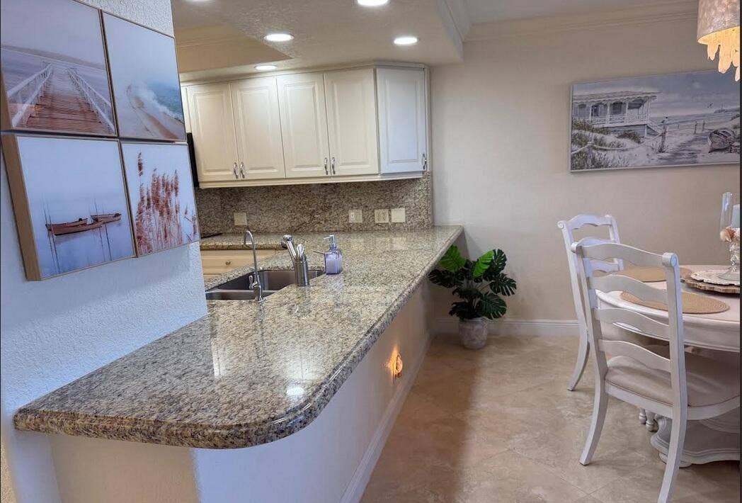 2000 S Ocean Drive, #804, Fort Lauderdale, FL 33316 Counter height chairs can be added here.