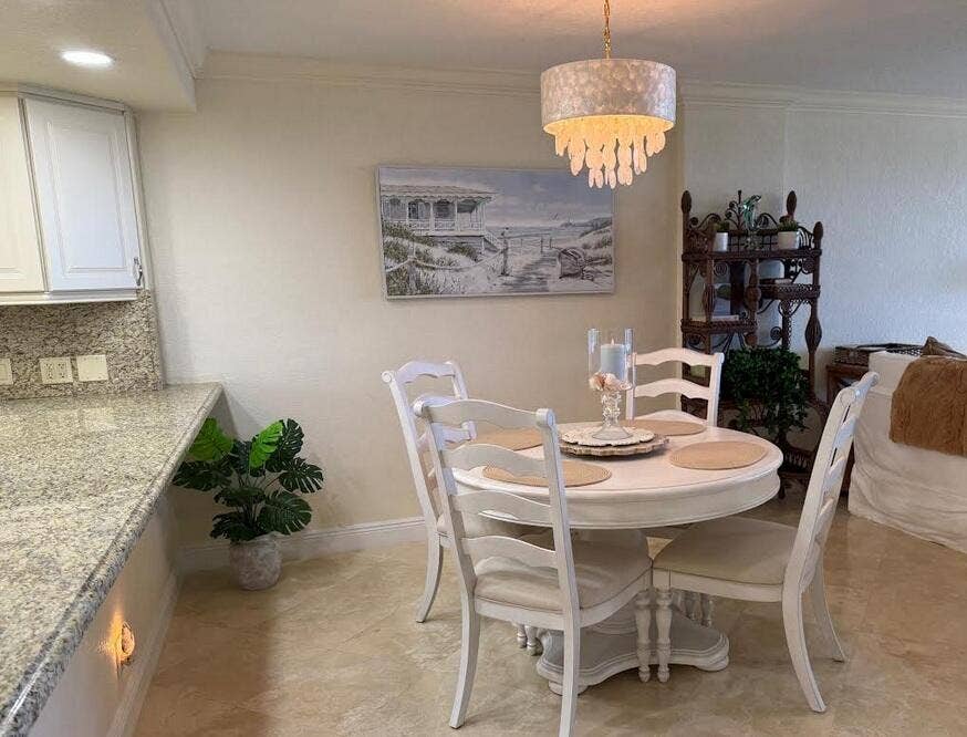 2000 S Ocean Drive, #804, Fort Lauderdale, FL 33316 Dining area