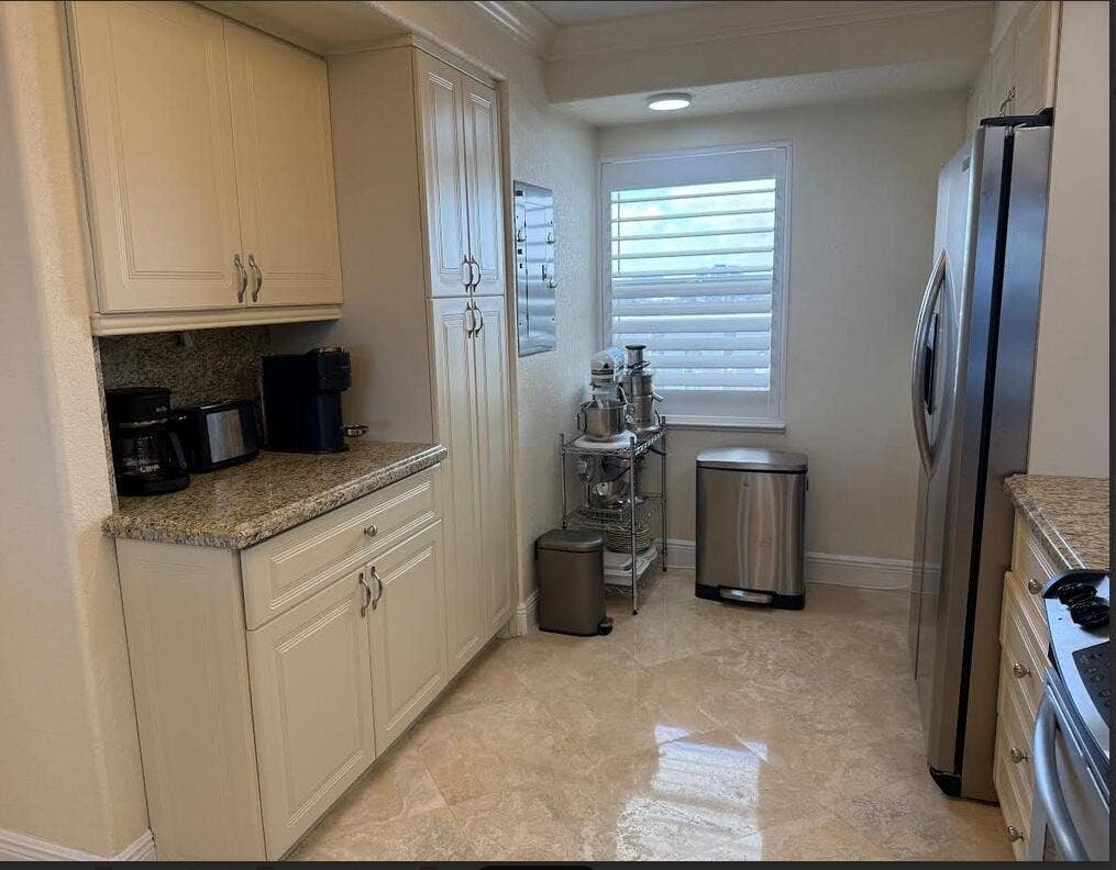 2000 S Ocean Drive, #804, Fort Lauderdale, FL 33316 Kitchen has a window, view of the city.
