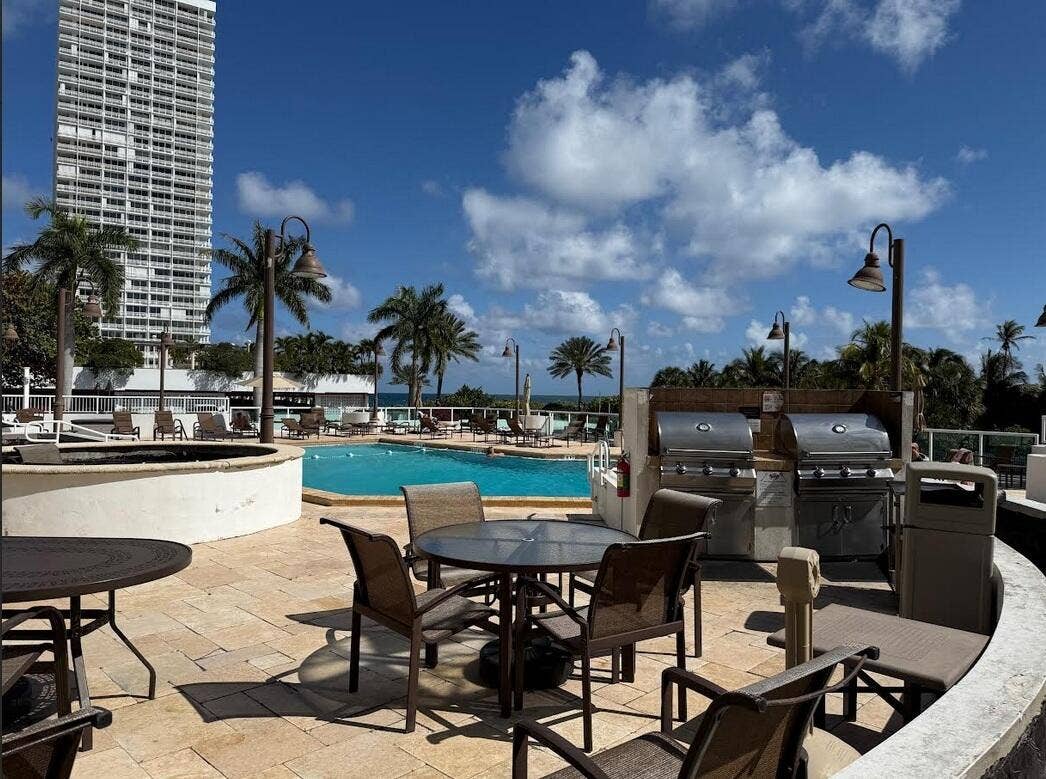 2000 S Ocean Drive, #804, Fort Lauderdale, FL 33316 Pool including barbecue area